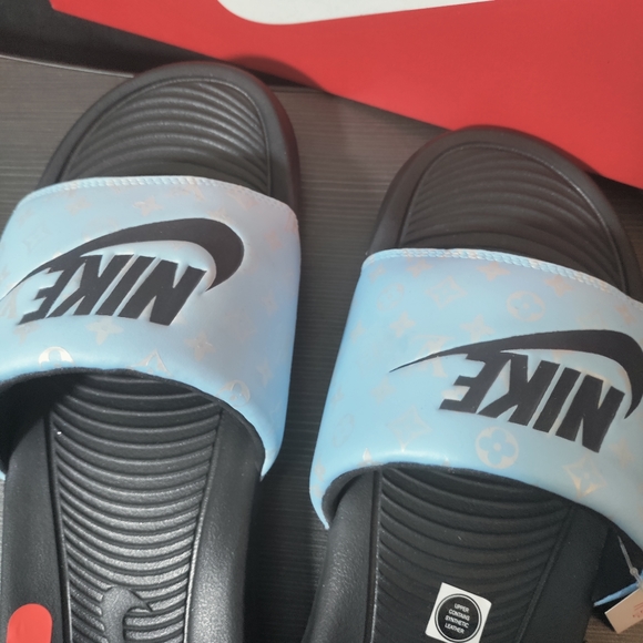 Custom Nike slides - Picture 6 of 9